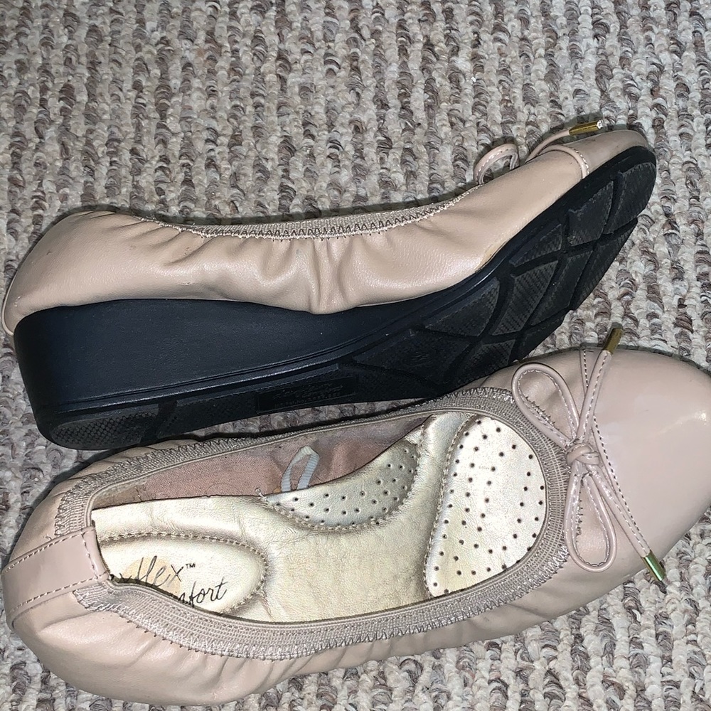 Beige leather ballet flats - Picture 3 of 5